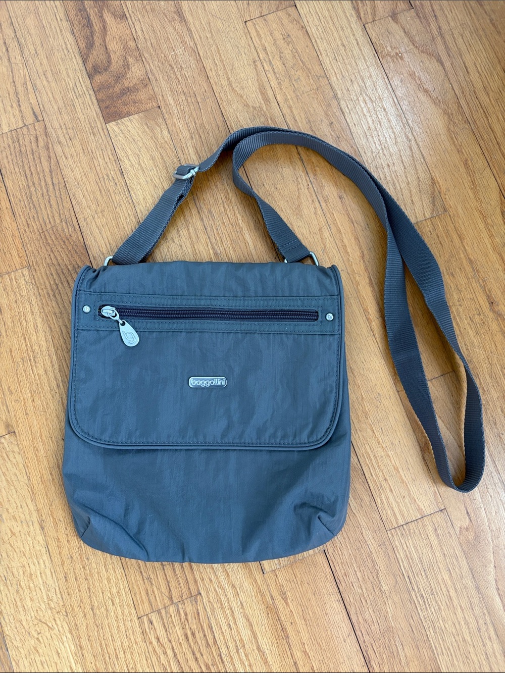 BAGGALLINI GREY CROSSBODY BAG